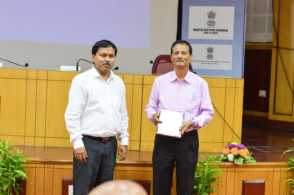 Felicitating the first innovator from the University to receive a patent grant